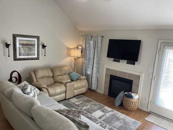 智能电视、乒乓球