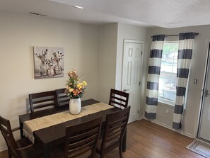 Dining - Terrific Townhome w/fenced in yard and patio (Lawrence)