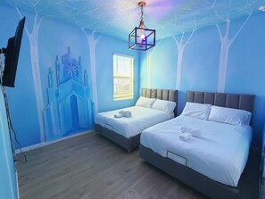 24 bedrooms, in-room safe, iron/ironing board, free WiFi - Group Reception 2 Villas/24 BR Pool Near Disney (Kissimmee)