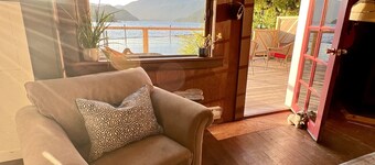 Honeymoon Bay Cottage