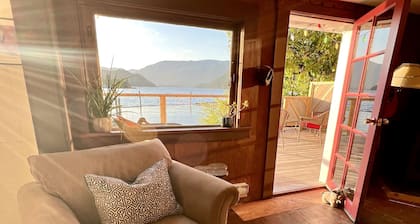 Honeymoon Bay Cottage