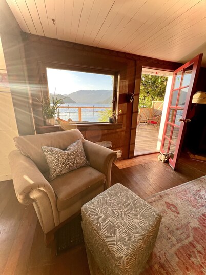 Honeymoon Bay Cottage