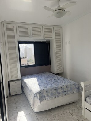 1 habitación, tabla de planchar con plancha y wifi 