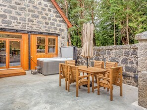 Outdoor dining - 3 bedroom accommodation in Huntly (Huntly)