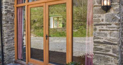 Slade Barn - UK42977