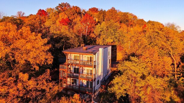 Exterior - Unmatched City View! King Bed, 2BR Apt. Free Parking! (Pittsburgh)