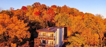 Unmatched City View! King Bed, 2BR Apt. Free Parking!