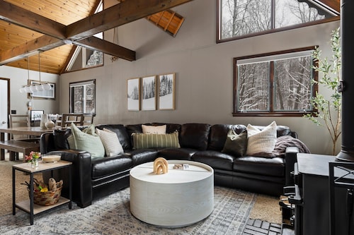 Shanty Creek Escape l Ski l Hot Tub l Pool l Pets