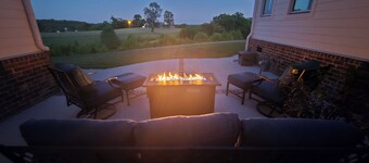 Quiet Retreat at Maplewood Hollow!