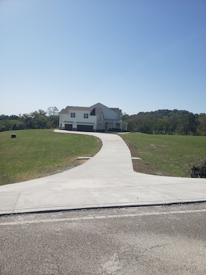 Property grounds - Quiet Retreat at Maplewood Hollow! (College Grove)