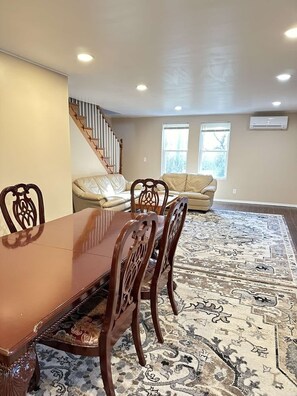 Dining - Beautiful House for Vacation and Life (Shenandoah)