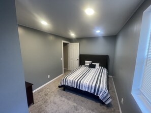 4 soveværelser, pengeskab på værelset, gratis Wi-Fi, sengetøj