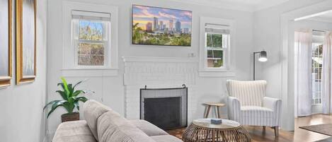 Televisión, chimenea, oficina