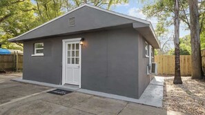 Exterior - Modern Retro Themed Home Close to Coffee and Food! (Tampa)