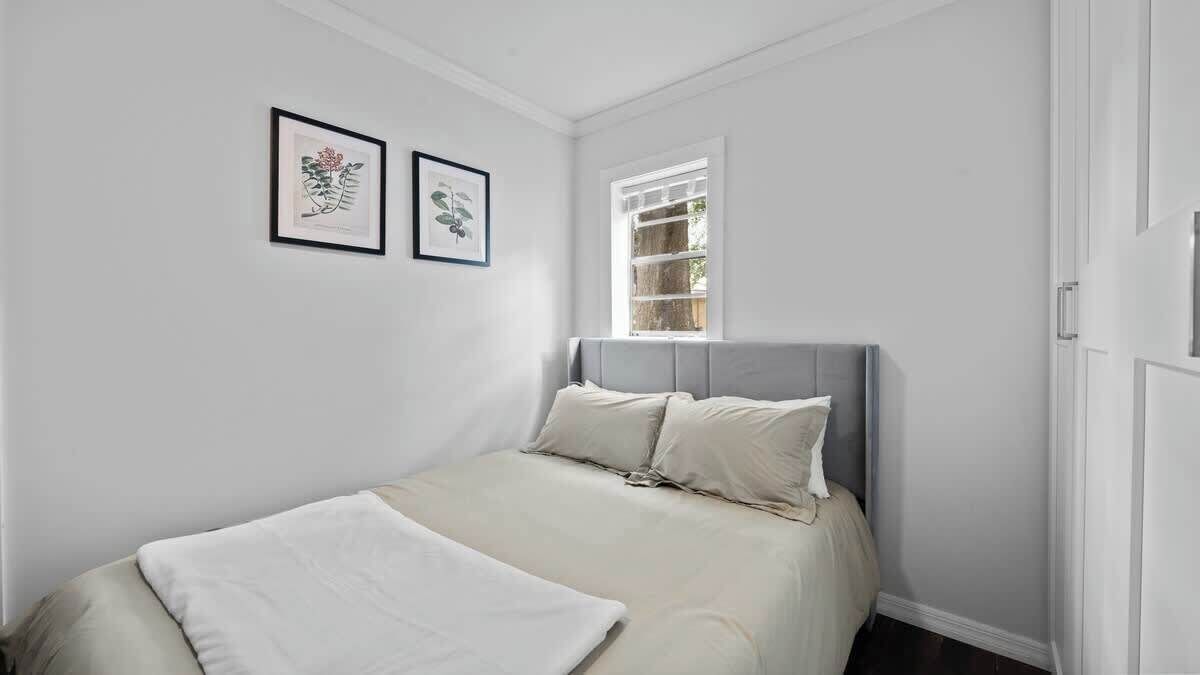 1 bedroom, iron/ironing board, travel cot, WiFi