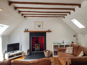 TV, fireplace - Craigdarroch Cottage (St Fillans, near Crieff)