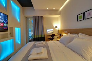 10 bedrooms, iron/ironing board, WiFi, bed sheets - 25 Guests: 3 Apts, Near Metro! (Athina)