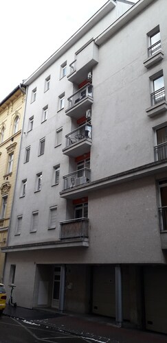 Semmelweis Egyetem mellett, önálló garzonlakás csendes utcában, ingyen wi-fi-vel