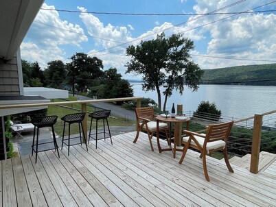 Remodeled family cottage with lake views close to wineries, hiking & tons more
