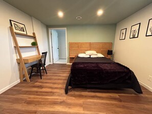 3 bedrooms, desk, iron/ironing board, WiFi