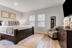 4 habitaciones, tabla de planchar con plancha y cuna de viaje 