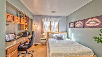 4 bedrooms, desk, iron/ironing board, free WiFi