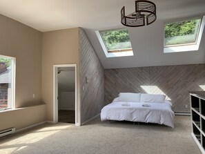 11 bedrooms, travel cot, WiFi, bed sheets - Upstate Historical Artist Villa w/ firepit, pool and close to Candlewood Lake CT (Brewster)