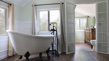 SĂšche-cheveux, serviettes fournies, savon, papier toilette