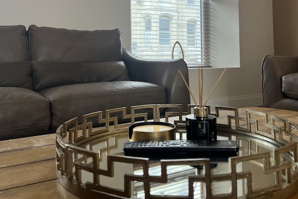 Apartment | Ruang tamu | TV skrin rata