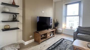 Apartemen | Area keluarga | TV layar datar