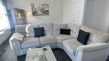 Apartamento | Área de estar | TV de tela plana