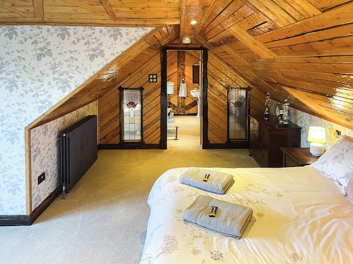 Tennox Stables - UK39975