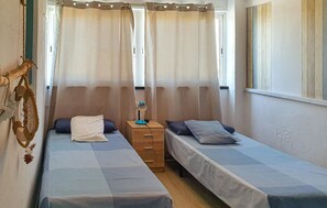 2 bedrooms, free WiFi - Amazing home in Deltebre with WiFi (Deltebre)