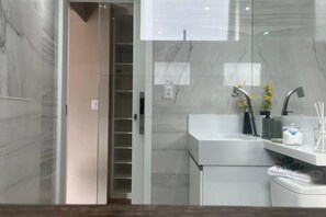 تجهيزات دش، مجففات شعر، مناش ف، صابون
