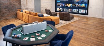 Movie Theater Gem Near Cleveland Clinic & CWRU!