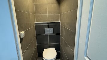 Handtücher, Seife, Shampoo, Toilettenpapier