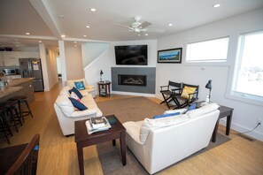 Smart-TV, Videospiele, Tischtennisplatte, Bücher