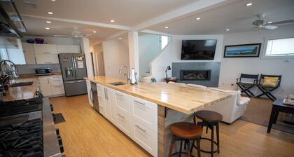 4 Bedroom Ship Bottom Beach House w/Hot Tub + Game room! 1 Block to the Beach!