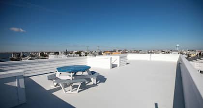 4 Bedroom Ship Bottom Beach House w/Hot Tub + Game room! 1 Block to the Beach!