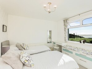 4 bedrooms, free WiFi, bed sheets