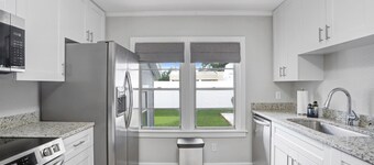 Charming Dade City - Backyard Oasis - Convenient to Tampa amenities