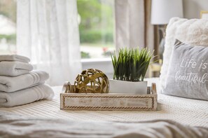 3 bedrooms, desk, iron/ironing board, WiFi