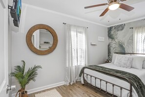 3 Schlafzimmer, Schreibtisch, Bügeleisen/Bügelbrett, WLAN