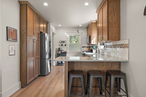 M2 - Spotless Pet-Friendly Home Near Beach, Downtown & Hoffmaster