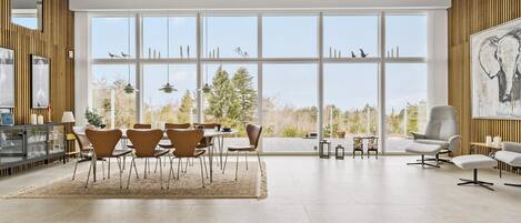 المنشأة من الداخل