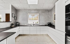 Dishwasher, coffee/tea maker - 2 bedroom beautiful home in Fårevejle (Fårevejle)