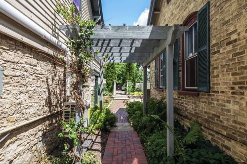 Historic Downtown- King Bed-St Johns Acad-Shopping