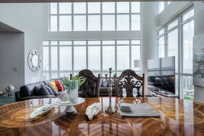 Exclusive Duplex | Living area - Waterfront Deluxe Residences (Toronto)