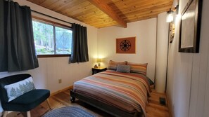 3 bedrooms, desk, iron/ironing board, travel cot