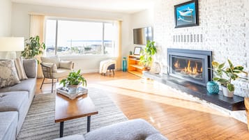 Smart TV, fireplace, offices